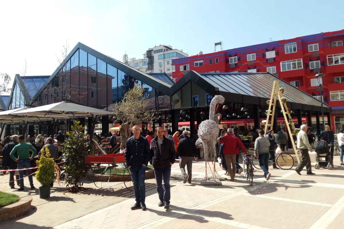 บรรยากาศย่านPazari i Ri (ตลาดใหม่) ในตีรานา