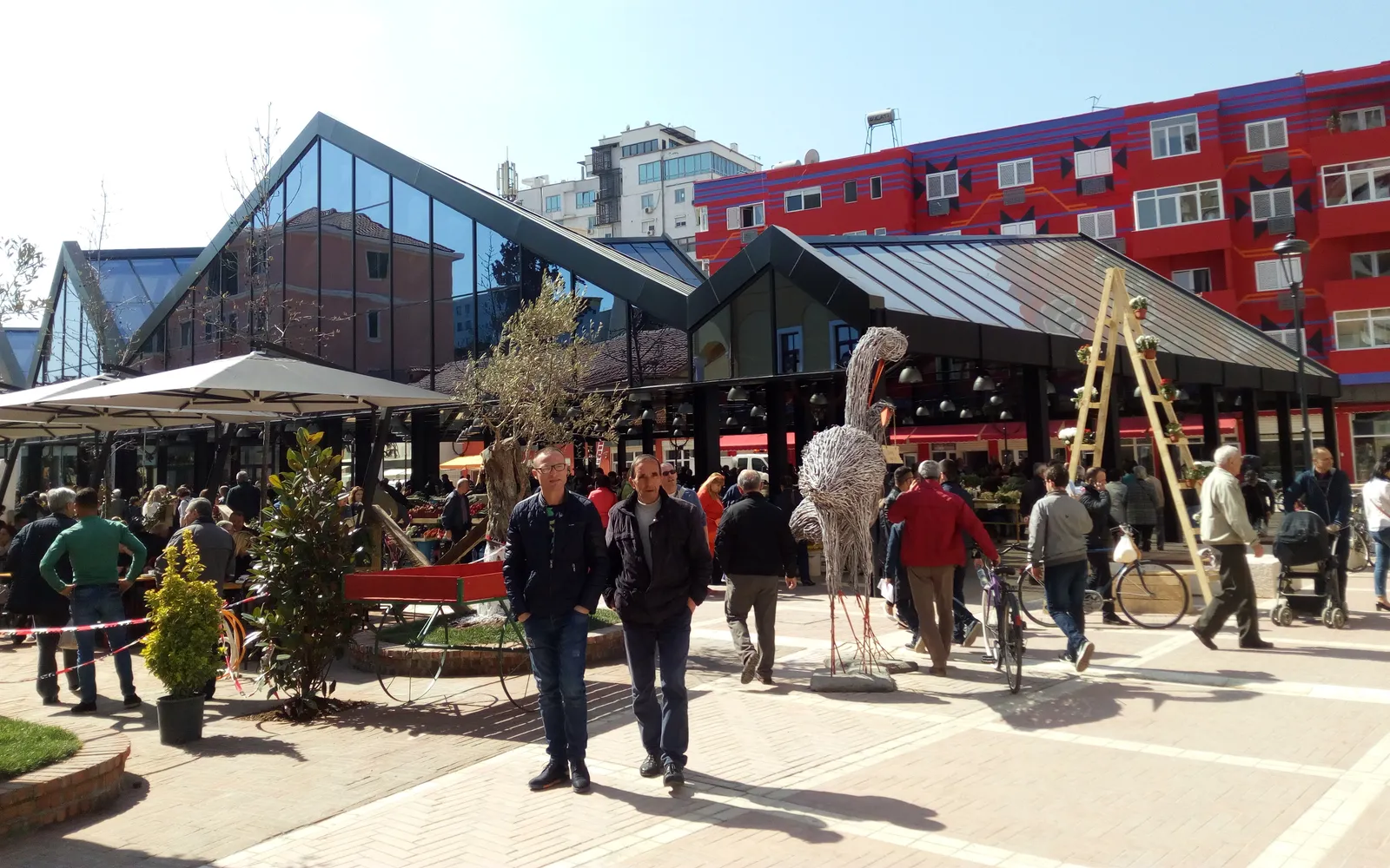 บรรยากาศตลาดใหม่ปาซารี อี รี ในตีรานา