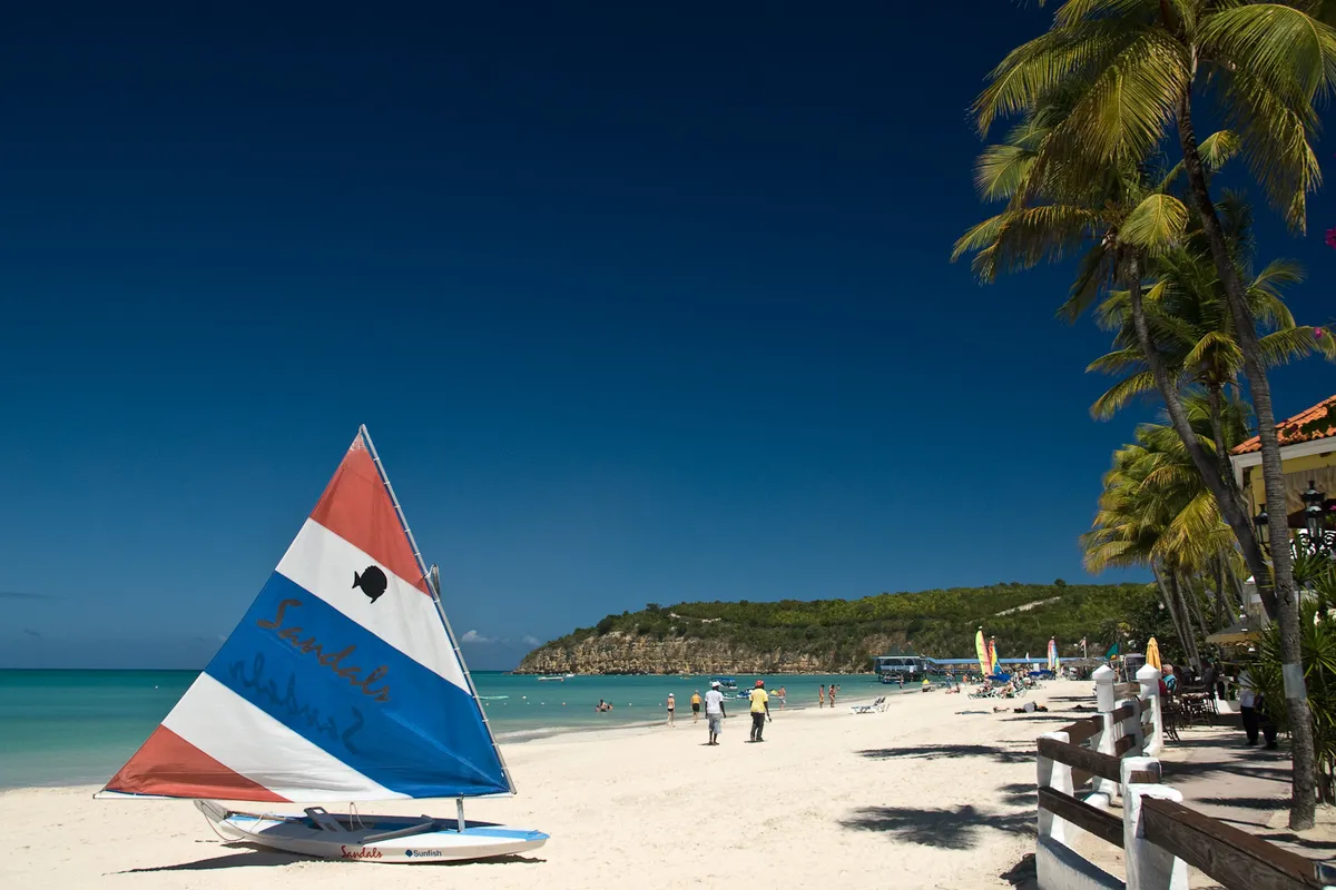 บรรยากาศย่านDickenson Bay ในเซนต์จอห์นส์