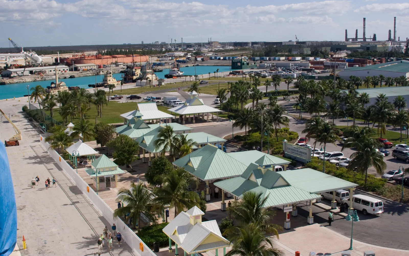 อาคารโรงเบียร์ในฟรีพอร์ต ผู้ผลิตเบียร์ Sands ของบาฮามา