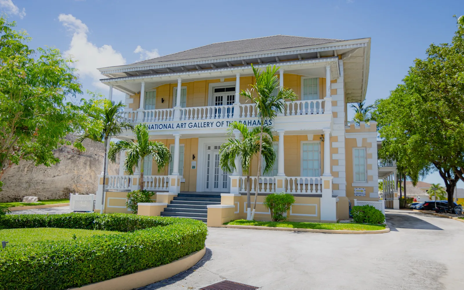คฤหาสน์ Villa Doyle สถาปัตยกรรมโคโลเนียลที่เป็นที่ตั้งหอศิลป์แห่งชาติบาฮามาส