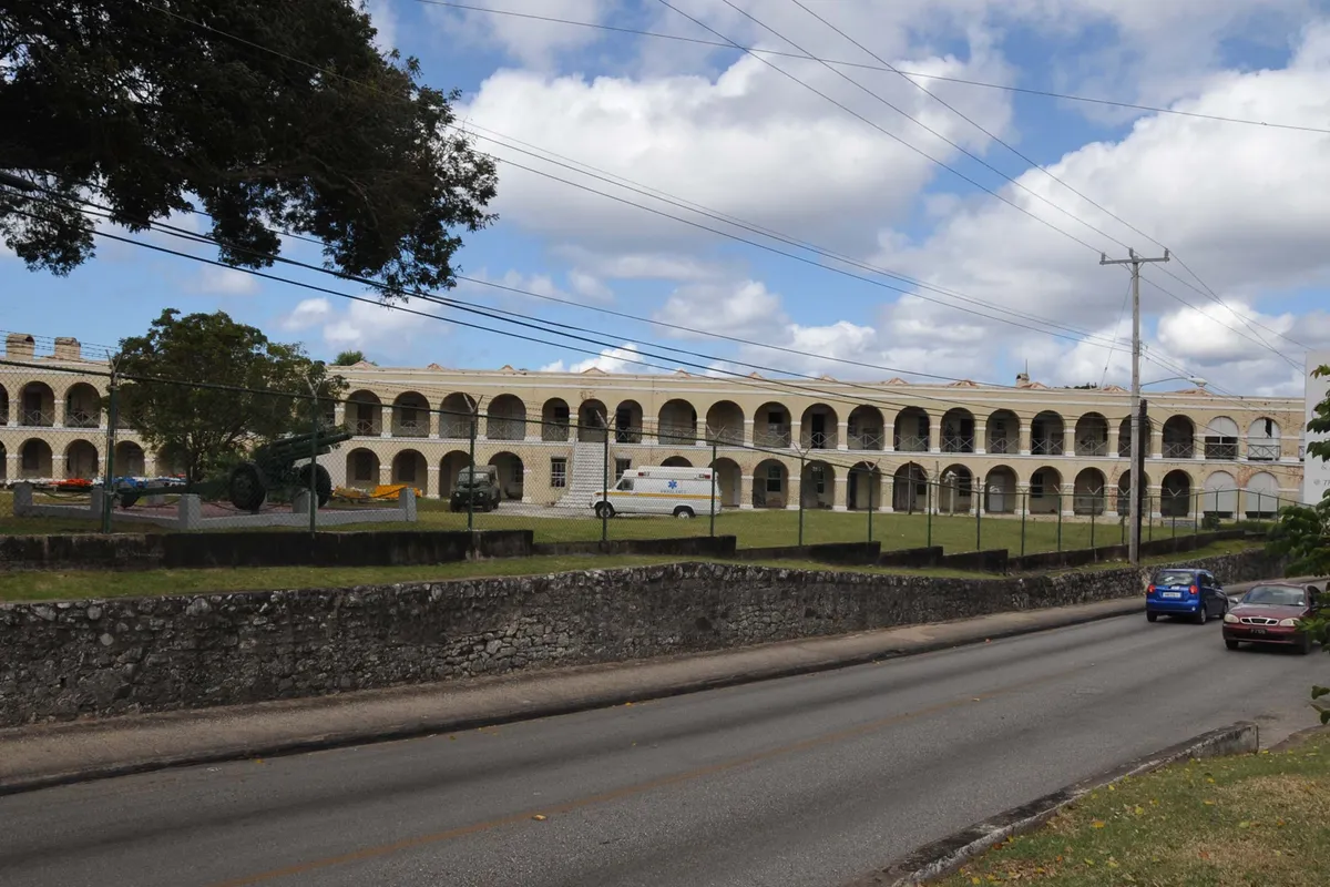 บรรยากาศย่านการ์ริสัน (Garrison) ในบริดจ์ทาวน์