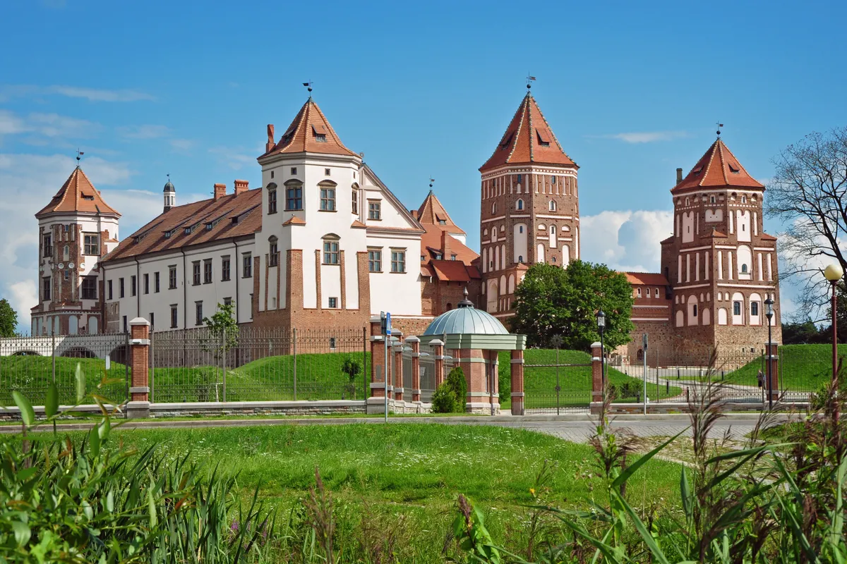 บรรยากาศย่านรอบปราสาทมีร์ (Mir Castle) ในมีร์