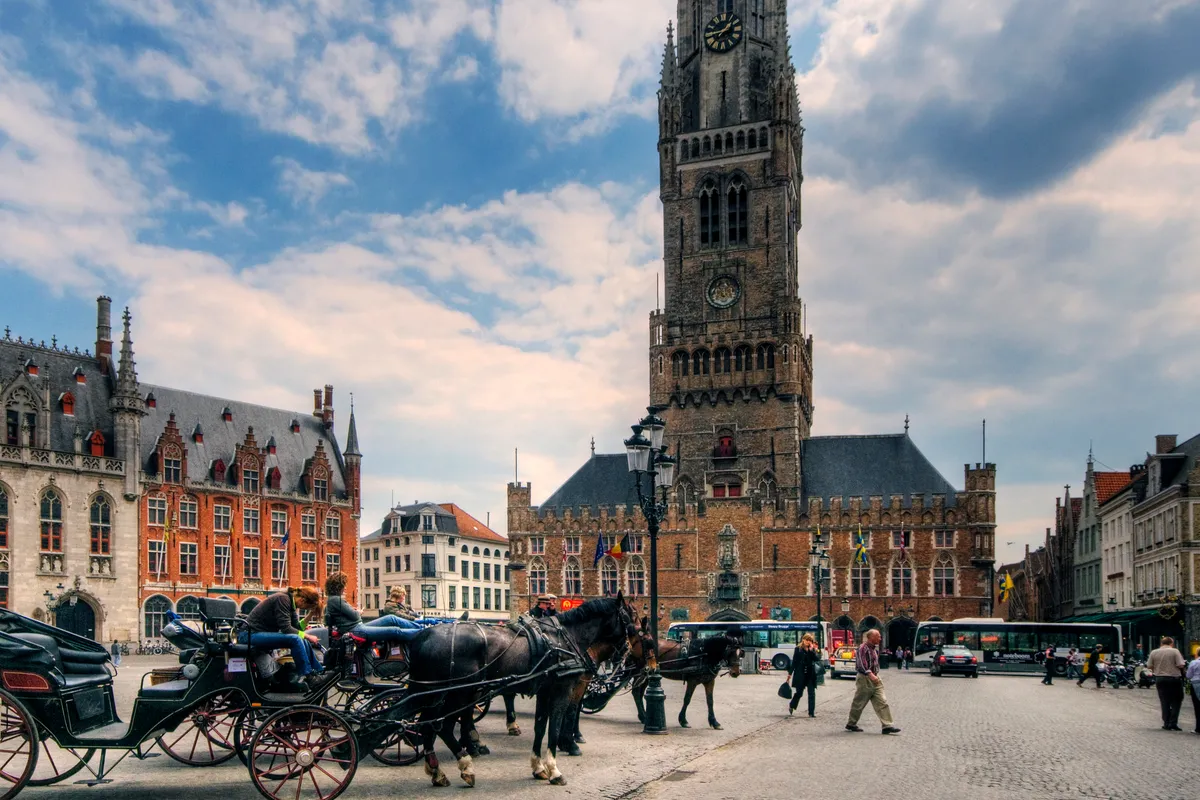 บรรยากาศย่านMarkt & Burg (ใจกลางเมืองเก่า) ในบรูจส์