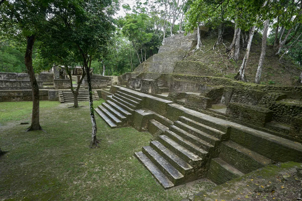บรรยากาศย่านเนินคาฮัลเปช (Cahal Pech Hill) ในซานอิกนาซิโอ