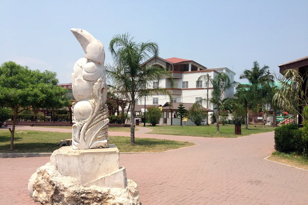 บรรยากาศย่านดาวน์ทาวน์ / Burns Avenue ในซานอิกนาซิโอ