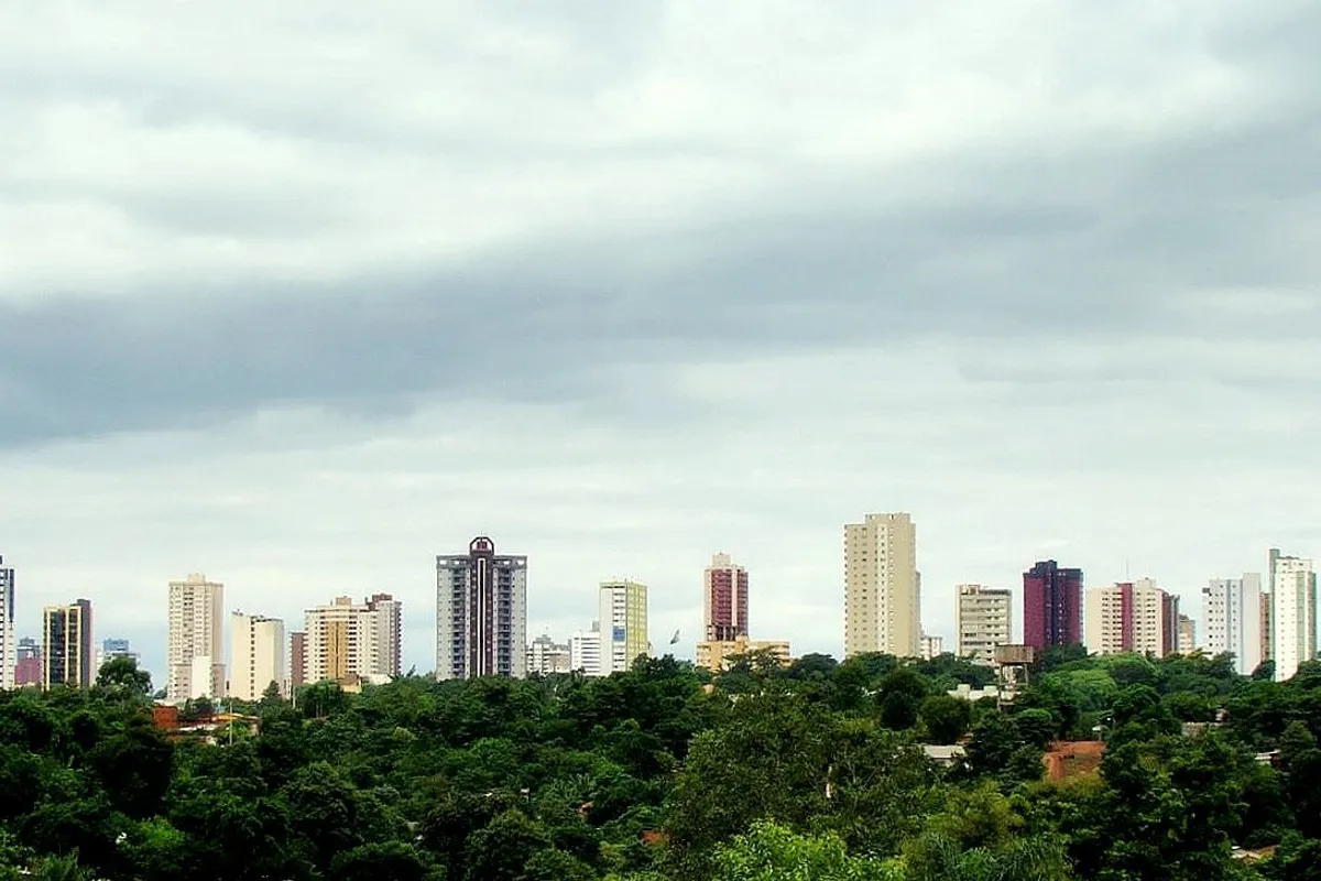 บรรยากาศย่านใจกลางเมือง (Centro) ในโฟซดูอีกวาซู