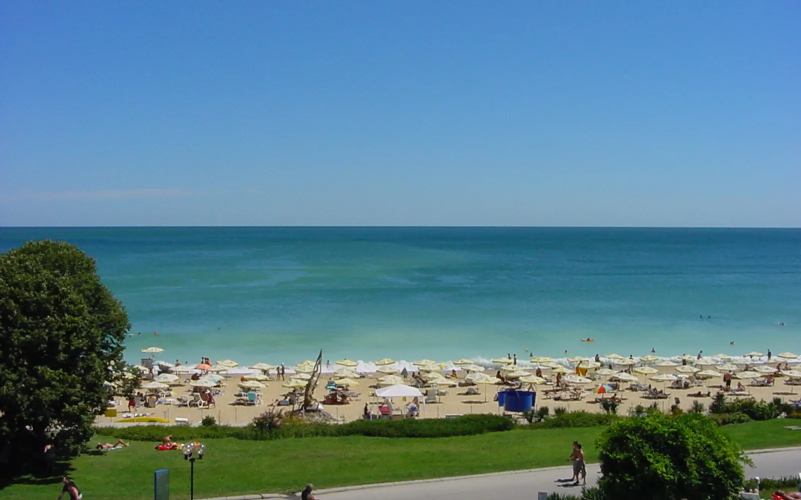 หาดทรายทองและกลุ่มโรงแรมริมทะเลดำใกล้วาร์นา