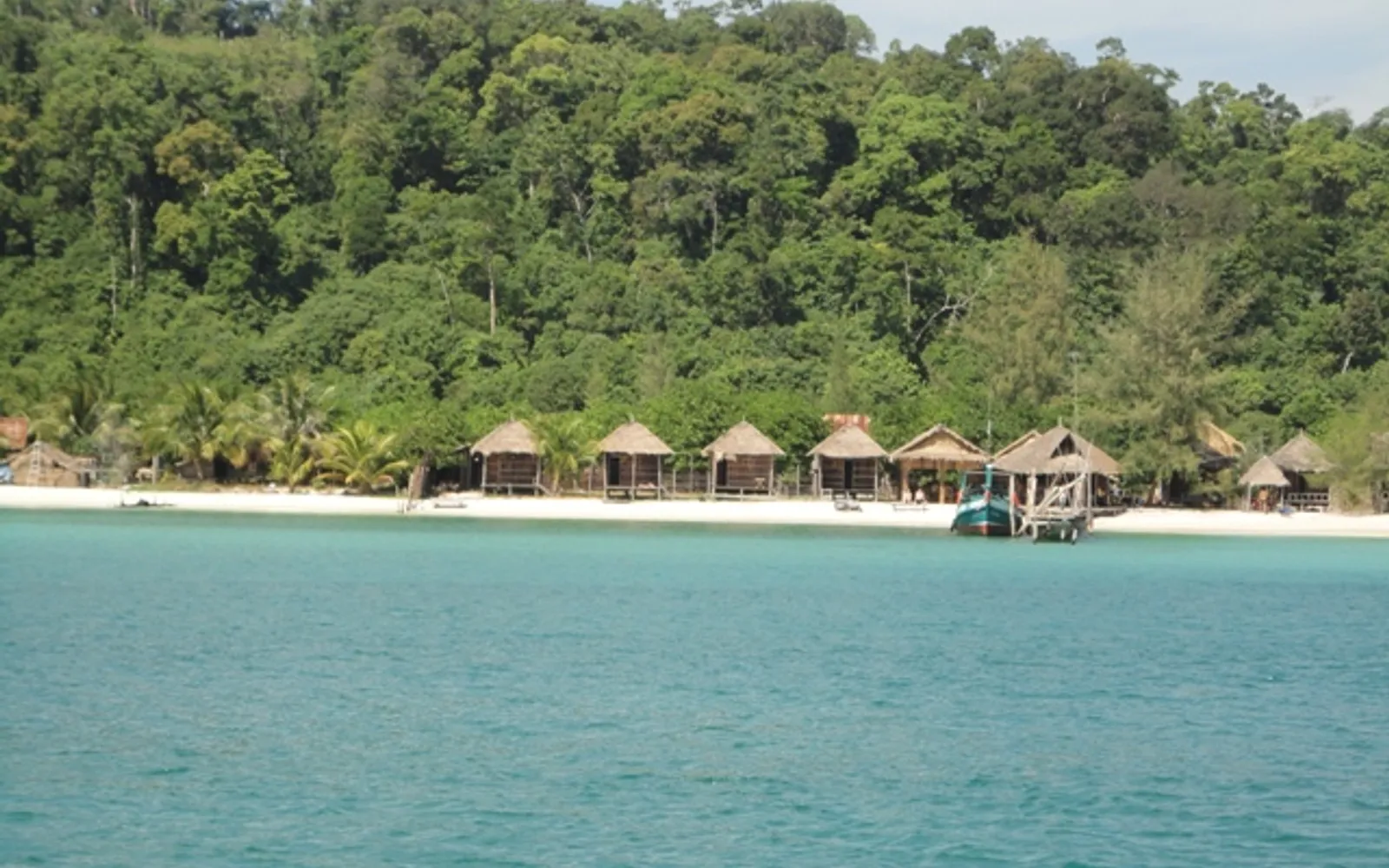 6 ที่เที่ยวสีหนุวิลล์ที่ไม่ควรพลาด — เกาะรอง เกาะตาเกฟ อุทยานแห่งชาติเรียม และหาดสวยริมอ่าวไทย