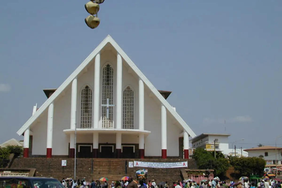 บรรยากาศย่านเซ็นเตอร์-วิล (Centre-Ville) ในยาอุนเด