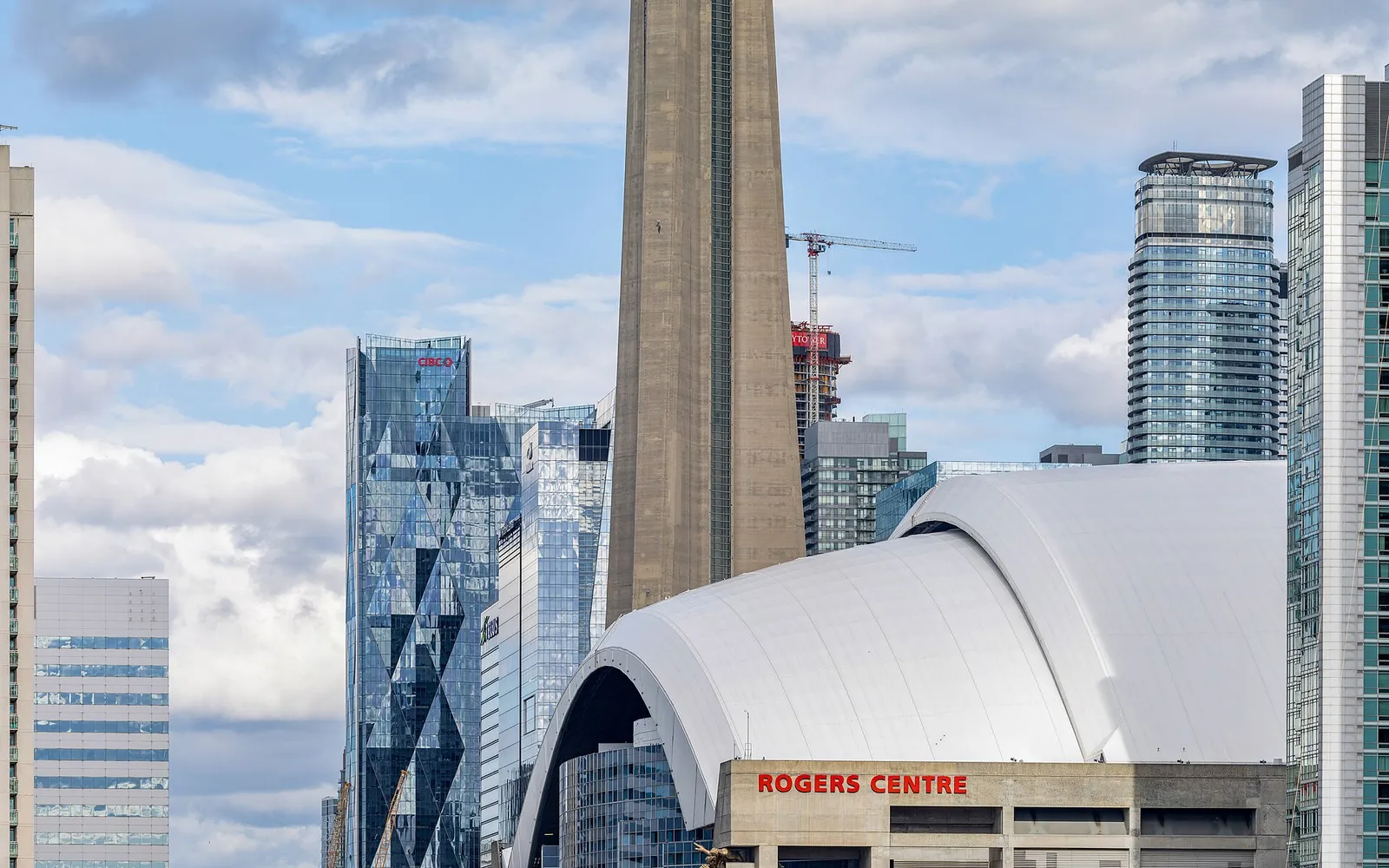 6 ที่เที่ยวโทรอนโต ที่ไม่ควรพลาด — CN Tower หอคอยสูงที่สุดในโลกตะวันตก เกาะโทรอนโต และตลาด St. Lawrence