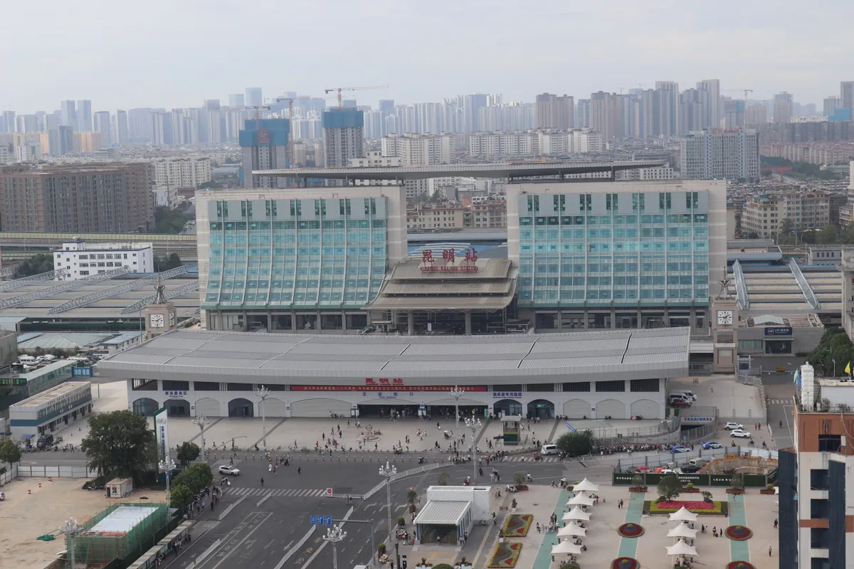 บรรยากาศย่านย่านสถานีรถไฟ ในคุนหมิง