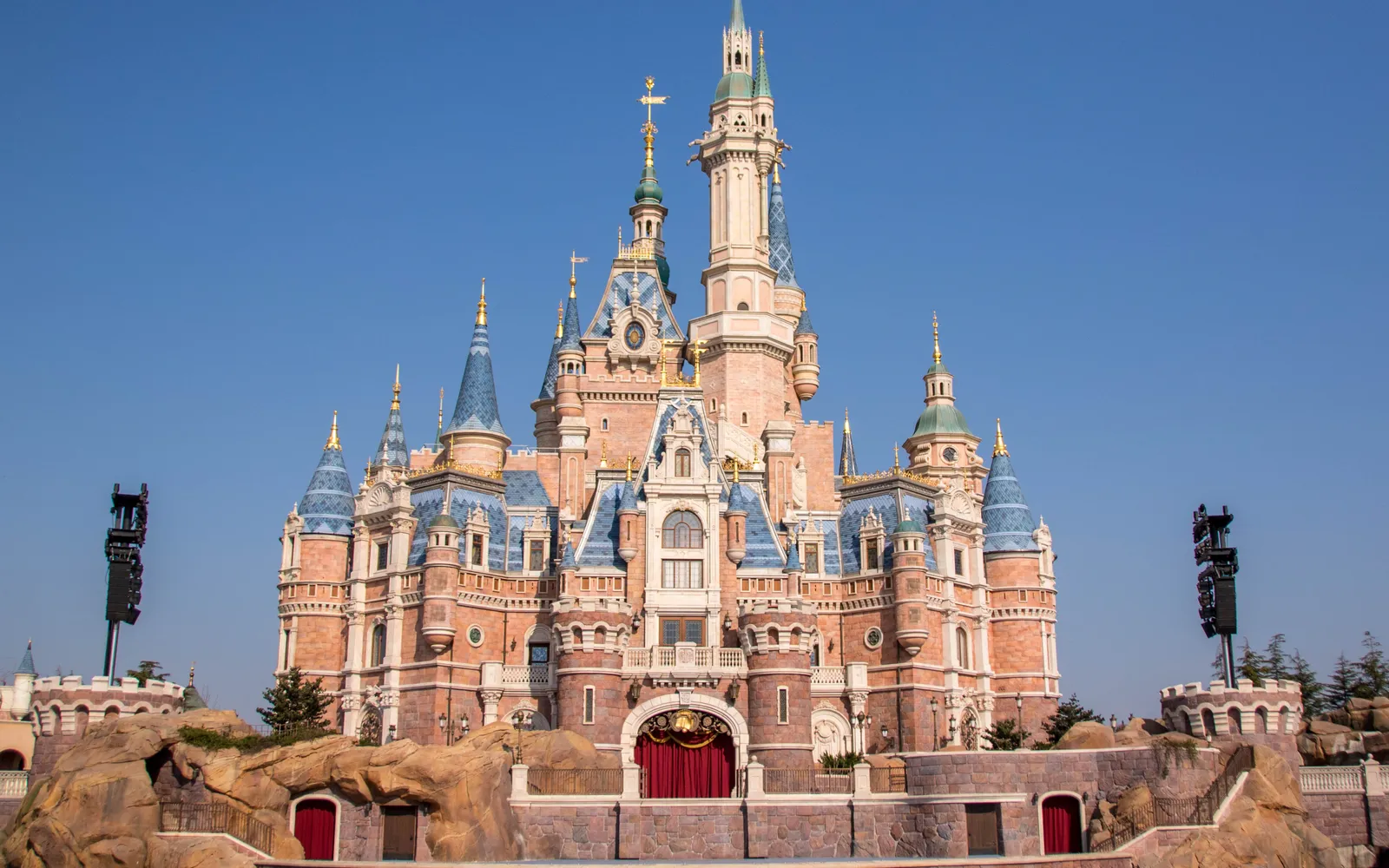 ปราสาท Enchanted Storybook Castle ในเซี่ยงไฮ้ดิสนีย์แลนด์
