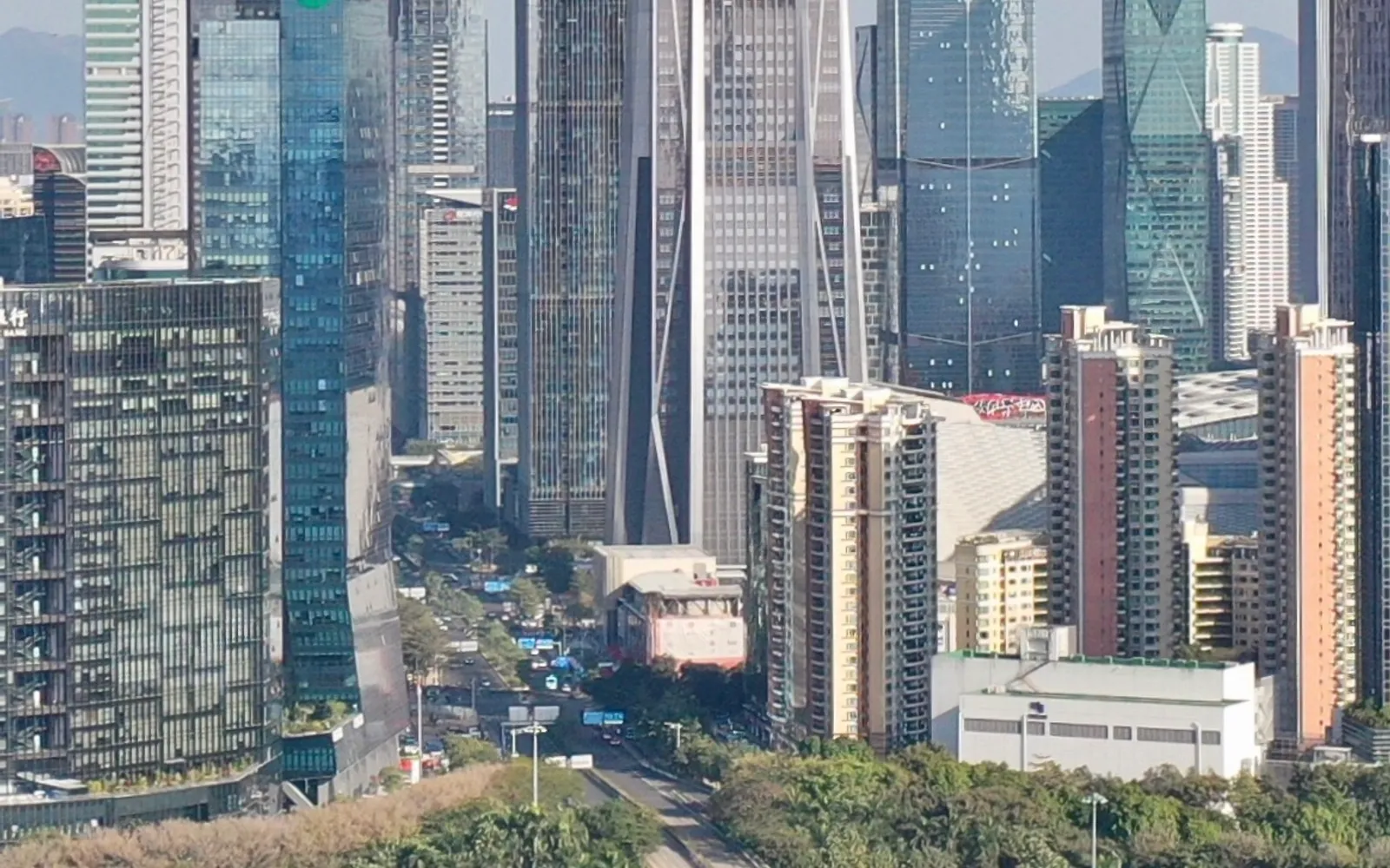 ตึก Ping An Finance Centre สูง 599 เมตร เส้นขอบฟ้าเมืองเซินเจิ้นกลางคืน