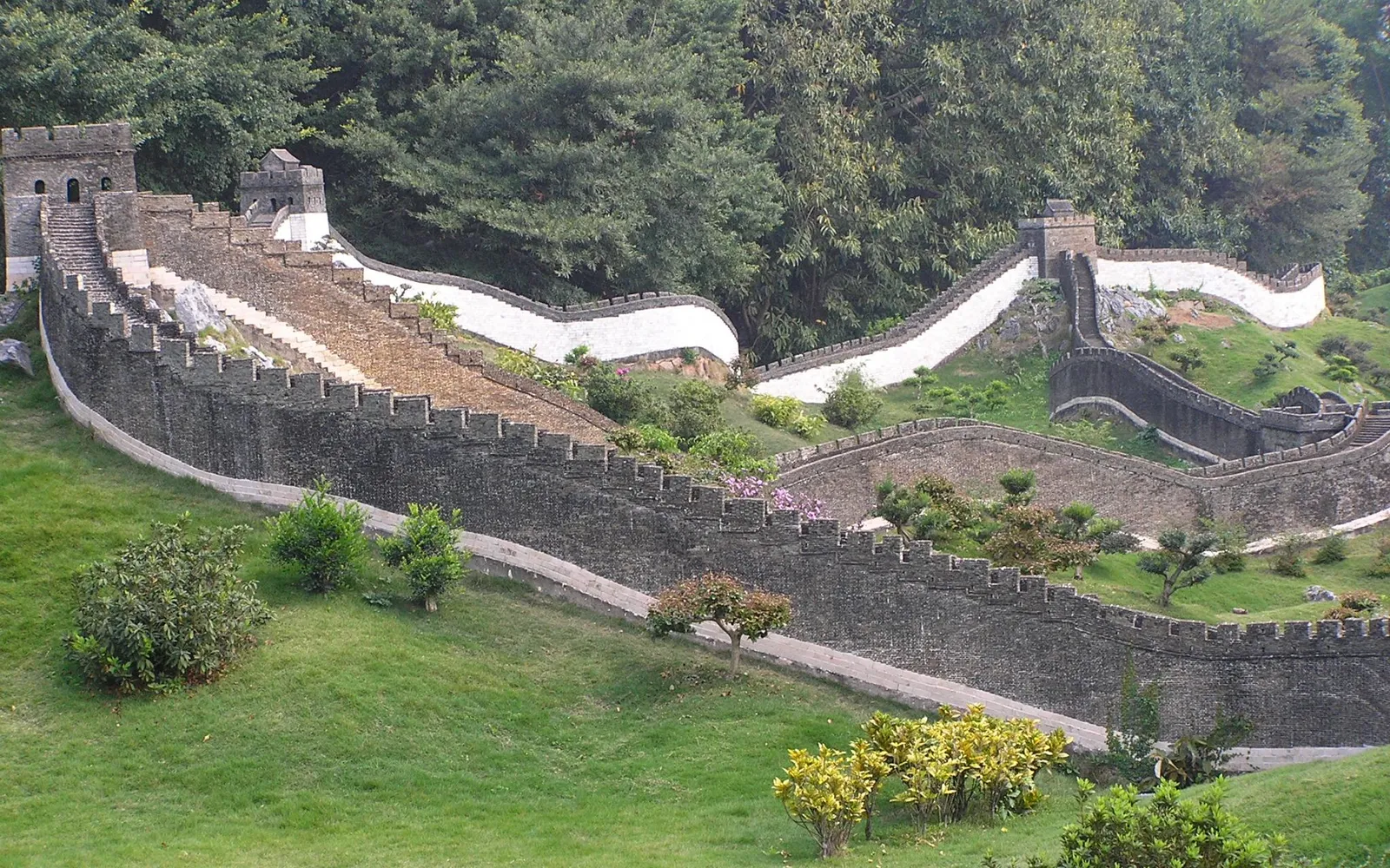แบบจำลองกำแพงเมืองจีนและสิ่งมหัศจรรย์จีนขนาดย่อส่วนใน Splendid China เซินเจิ้น
