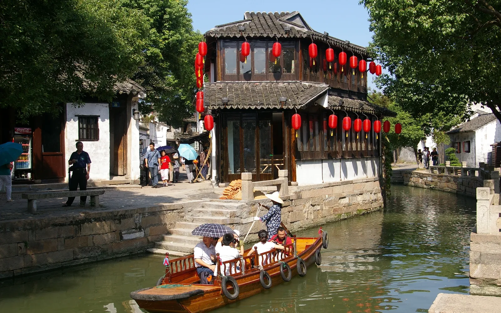 สะพานหินโบราณและคลองในเมืองน้ำทงลี่ ซูโจว