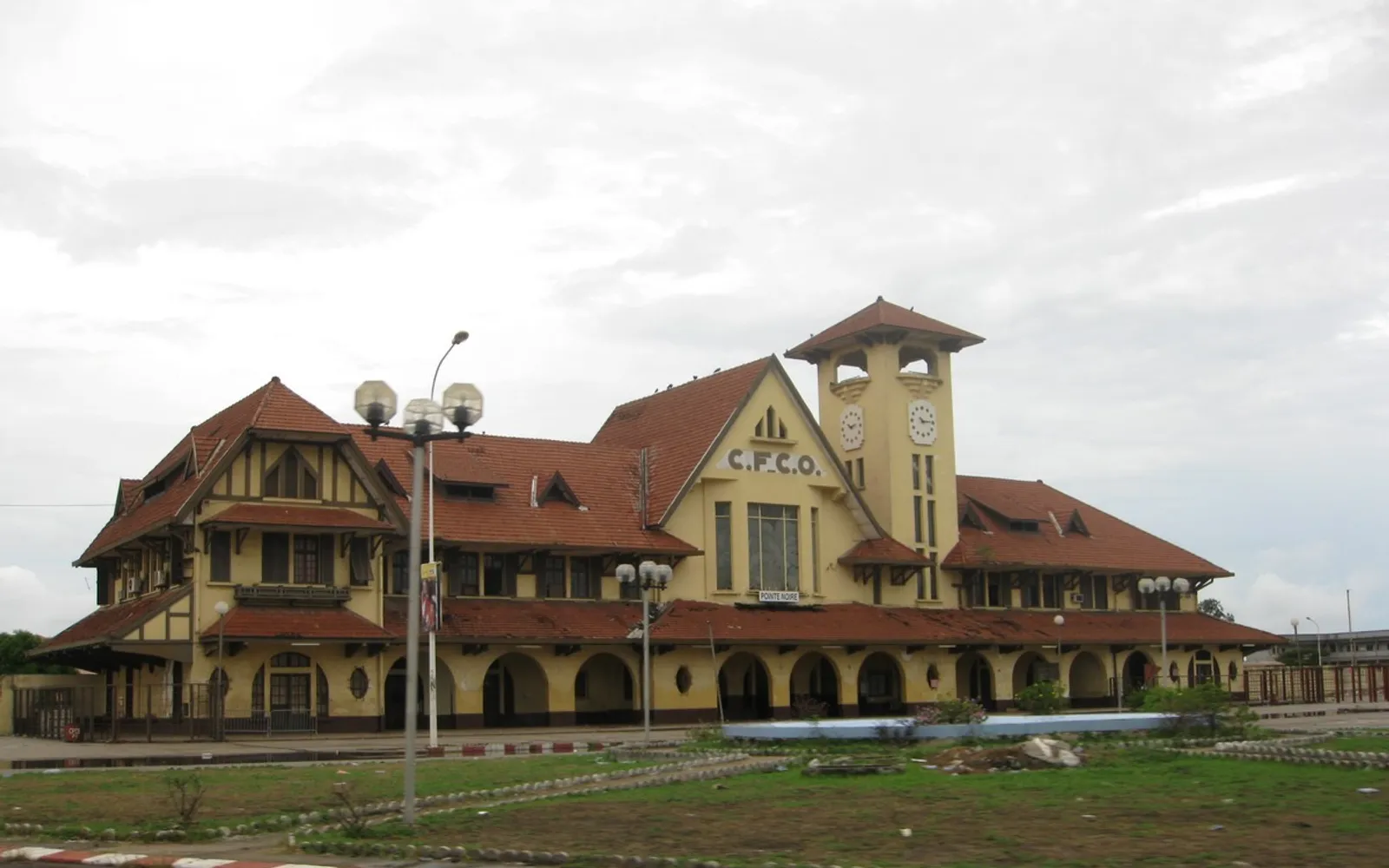 อาคารสถานีรถไฟปวงต์-นัวร์สไตล์อาร์ตเดโค