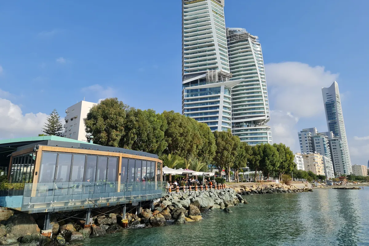 บรรยากาศย่านOld Port & Saripolou ในลีมาซอล