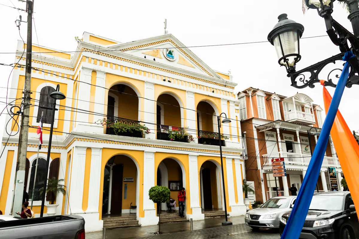 บรรยากาศย่านใจกลางเมือง (Centro) ในเปอร์โตปลาตา