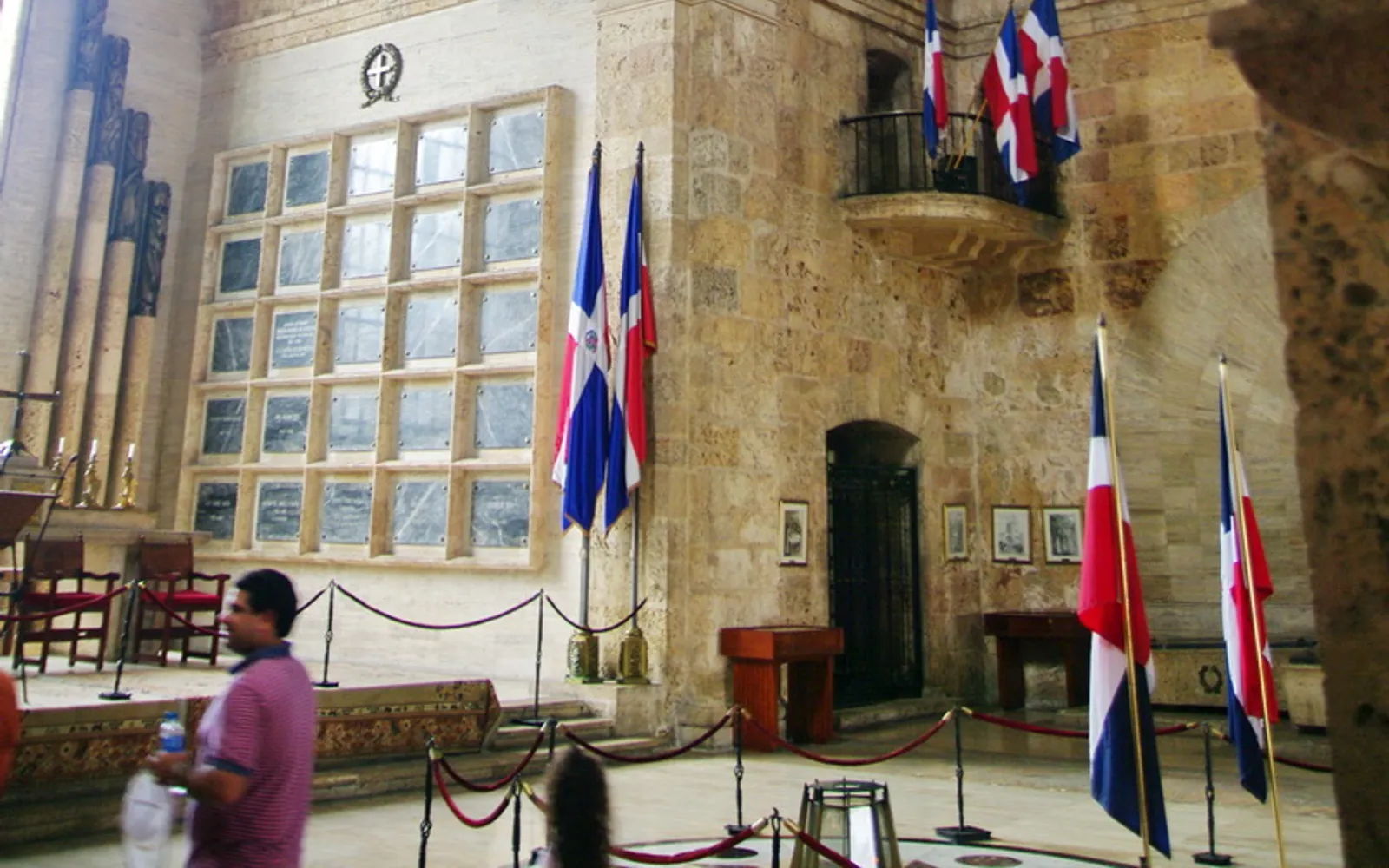 ภายในปองเตอองแห่งชาติ สุสานวีรบุรุษของชาติโดมินิกัน สไตล์นีโอคลาสสิก