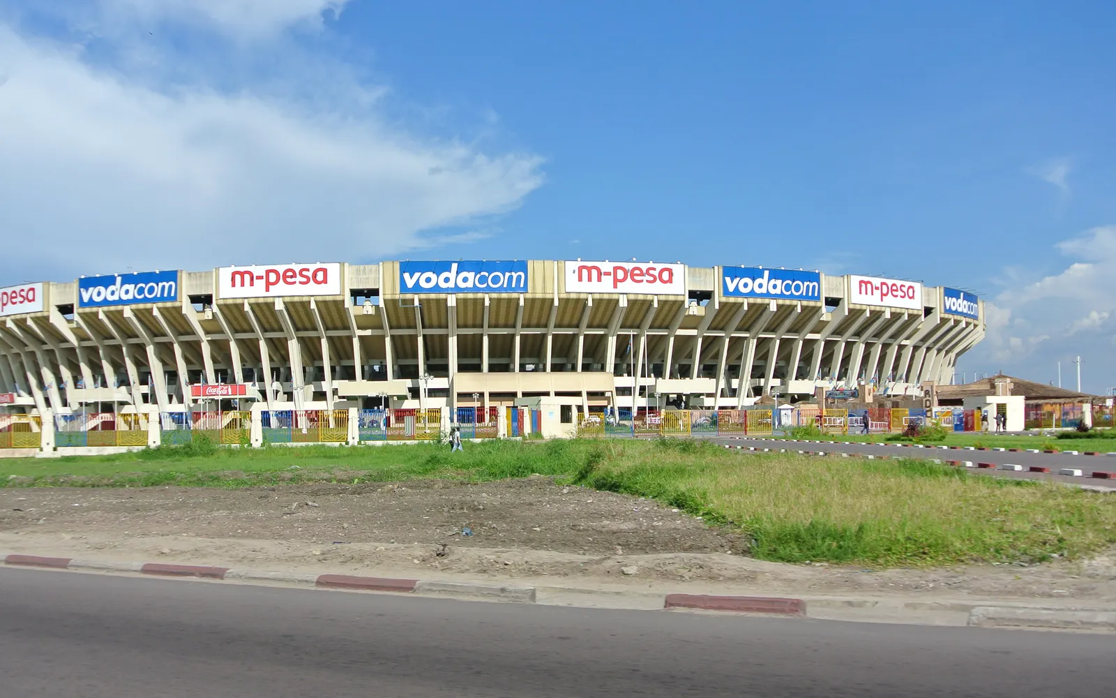 สนามกีฬาสตาดเดมาร์ตีร์ สนามที่ใหญ่ที่สุดในคองโก