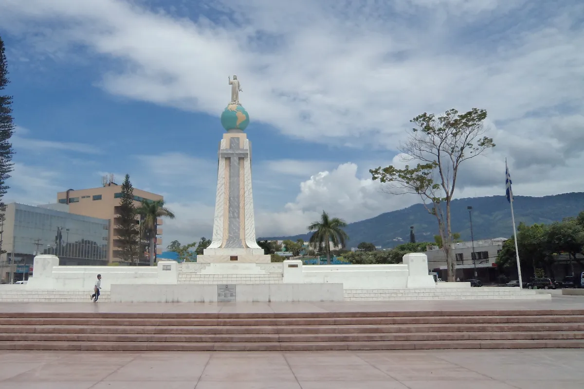 บรรยากาศย่านเอสกาลอน (Colonia Escalón) ในซานซัลวาดอร์