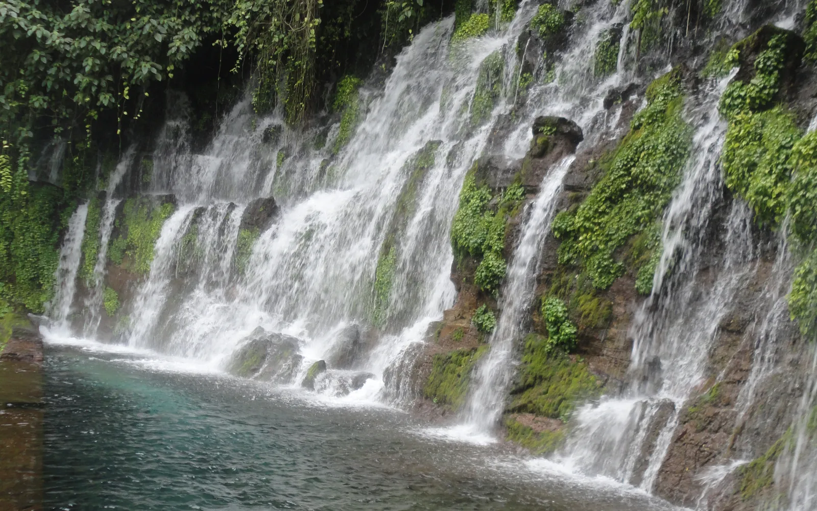 น้ำตกโชร์รอสเดลากาเลราใกล้เมืองฆัวยูอา