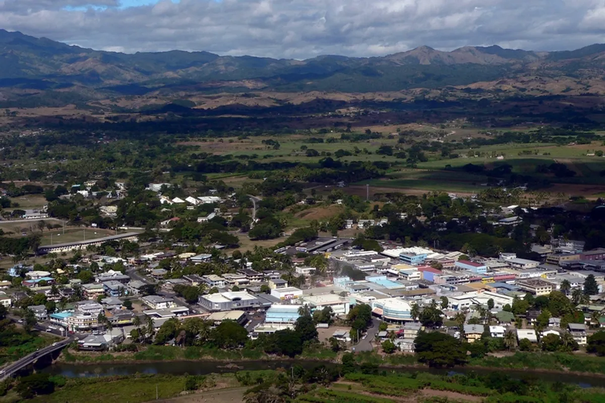 บรรยากาศย่านนาดี (Nadi) ในเดนารอว์
