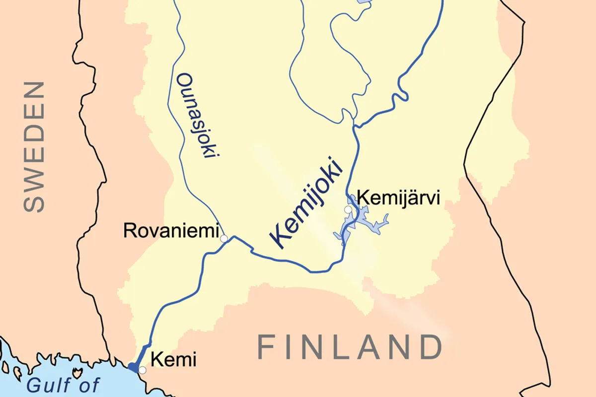 บรรยากาศย่านริมแม่น้ำ Kemijoki ในโรวาเนียมี
