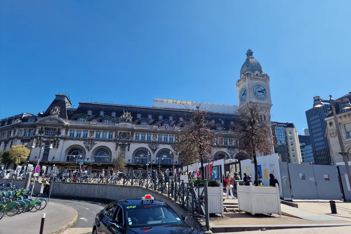 บรรยากาศย่านย่านสถานี Gare de Lyon ในปารีส