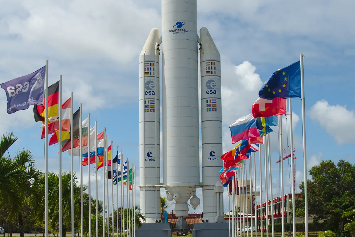 บรรยากาศย่านบูร์ก (Bourg / Mairie-Bourg) ในคูรู