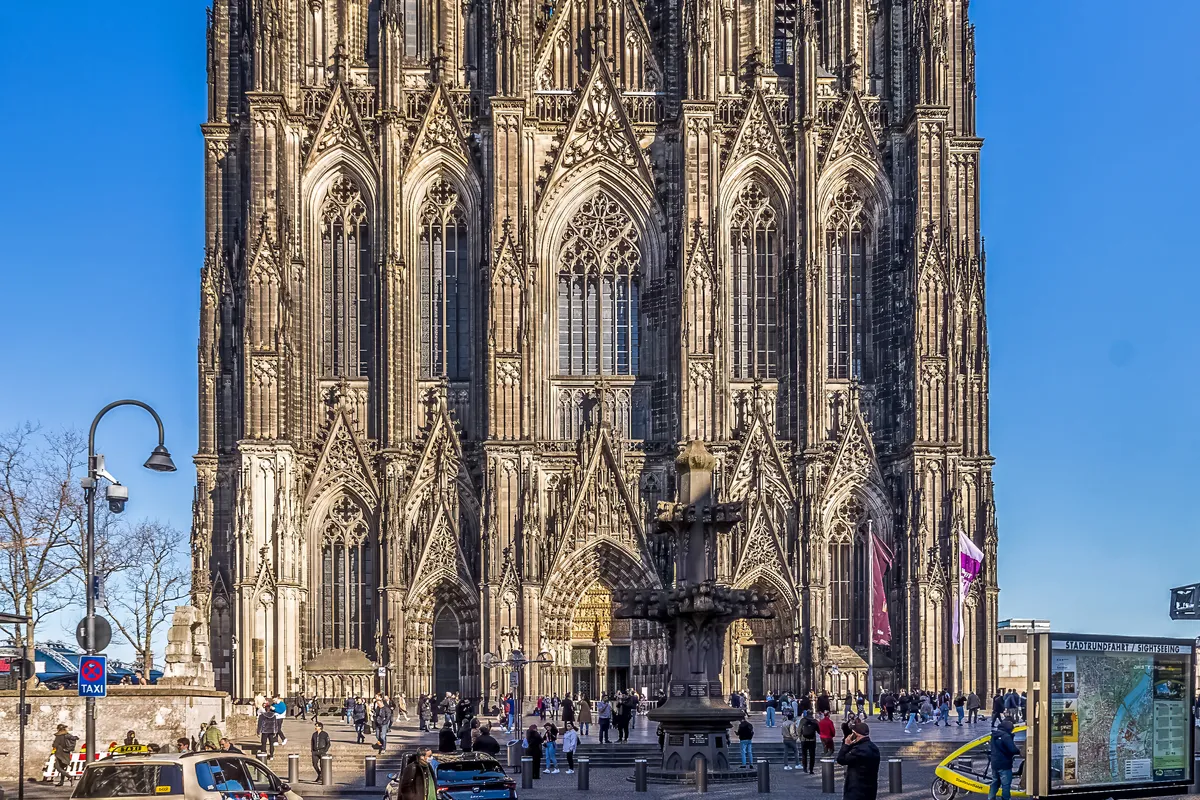 บรรยากาศย่านเมืองเก่า (Altstadt) ในโคโลญ