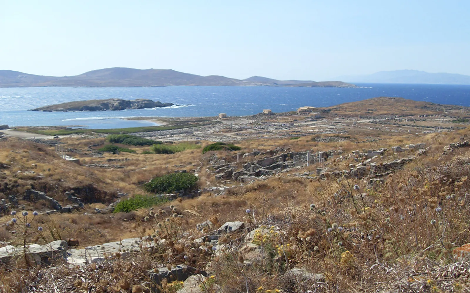 ซากโบราณสถานและเสาหินบนเกาะเดลอส มรดกโลก