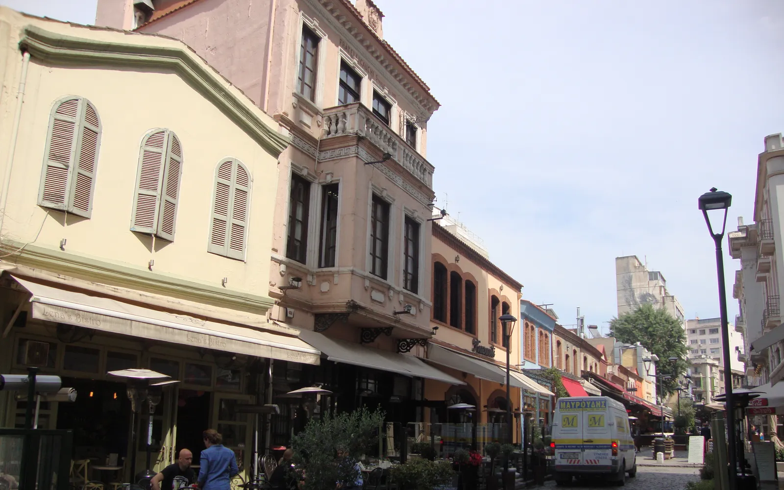 ตรอกร้านอาหารสีสันสดใสในย่านลาดาดิกาเทสซาโลนีกี