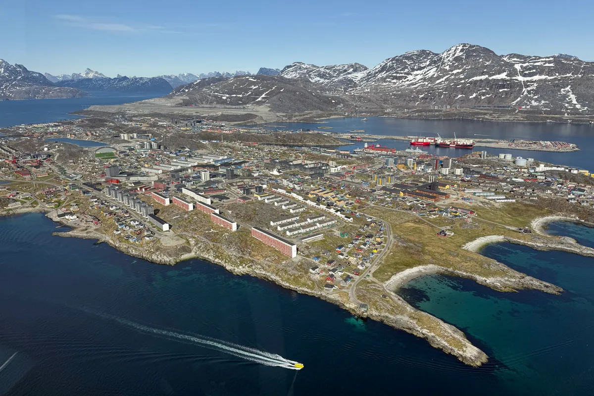 บรรยากาศย่านใจกลางเมือง (Nuuk Centrum) ในนุก