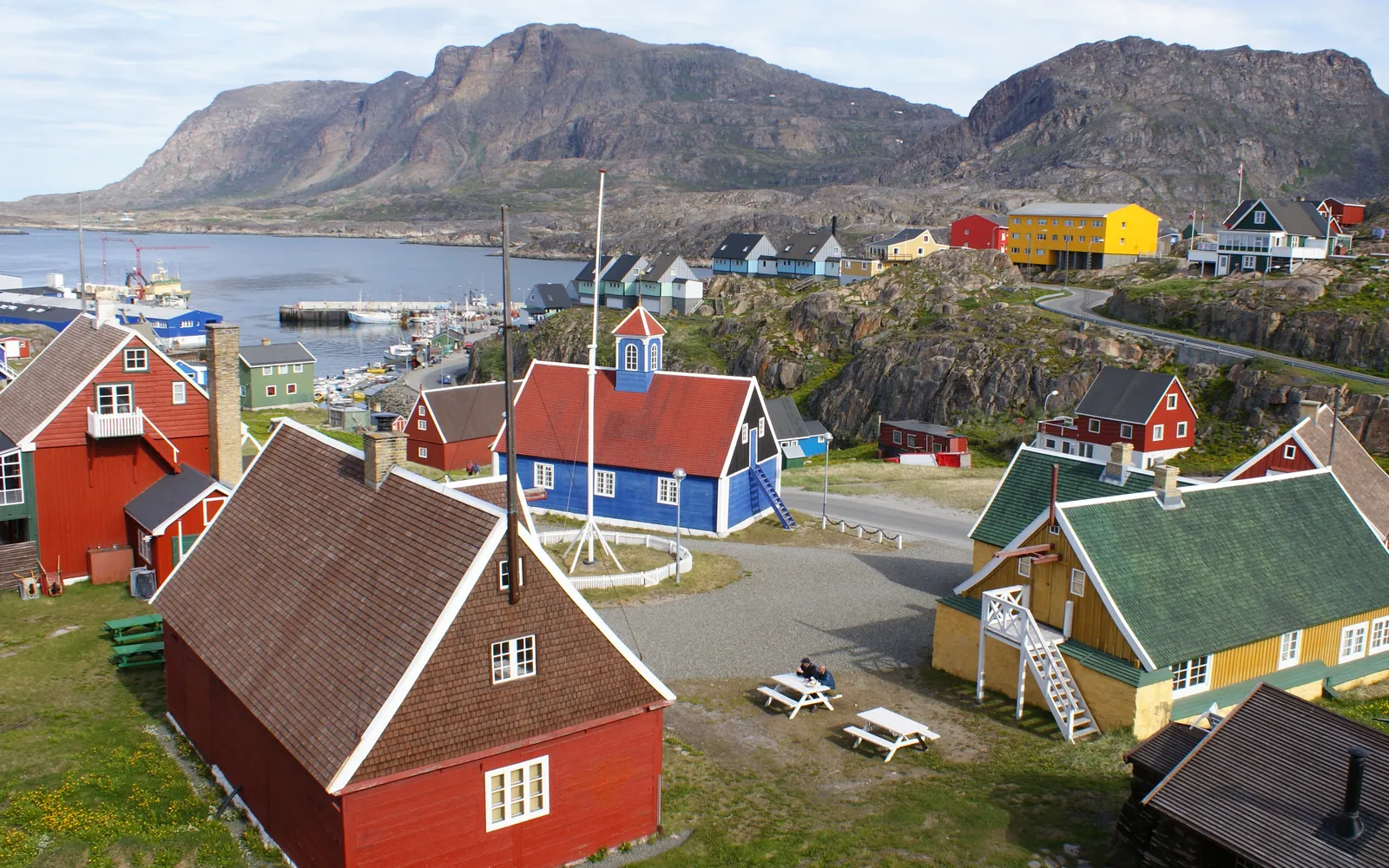 อาคารศูนย์วัฒนธรรมทาเซราลิกริมทะเลสาบในซิซิมิอุต