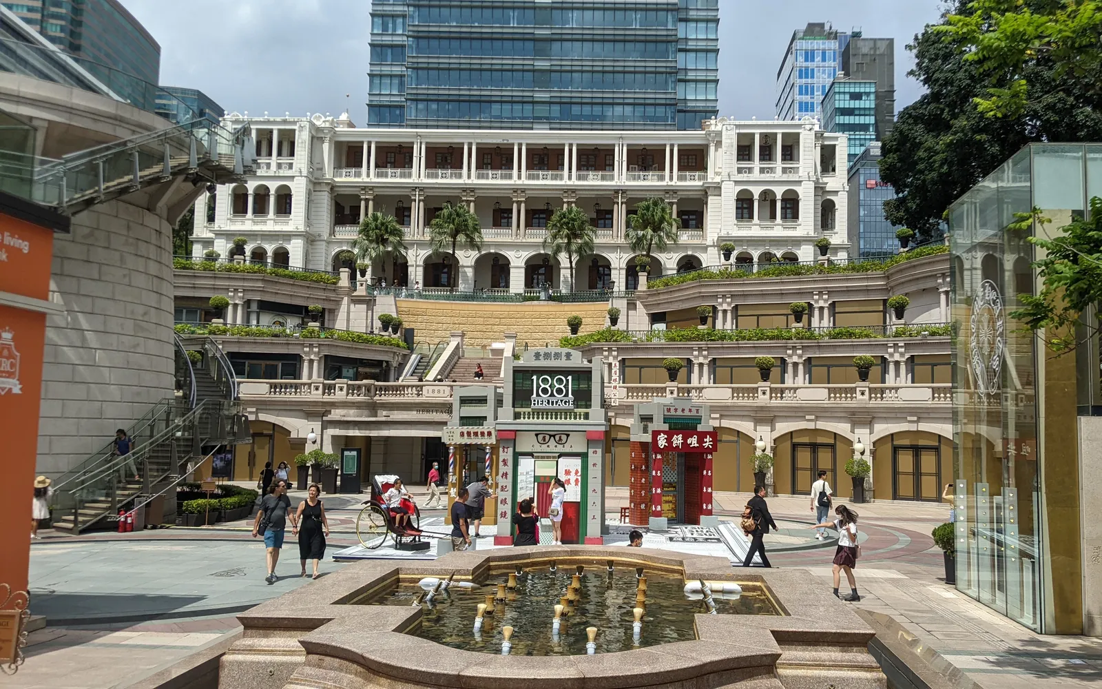 อาคารวิกตอเรียนสวยงาม 1881 Heritage ย่านจิมซาจุ่ยฮ่องกง