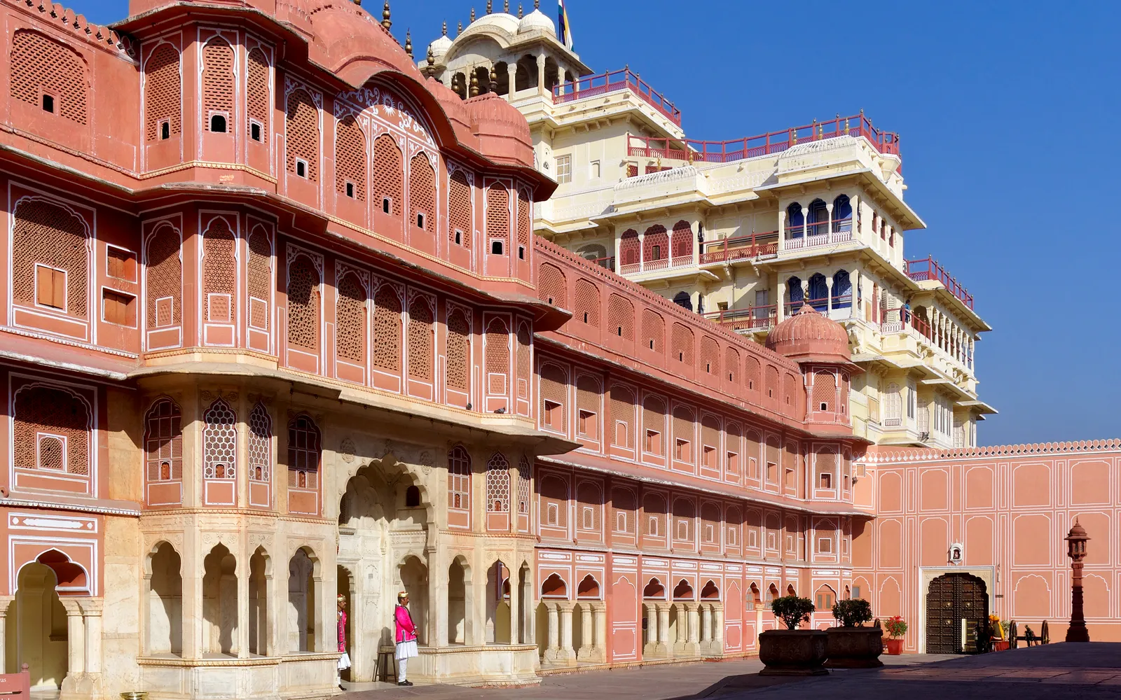 ด้านหน้าซิตี้พาเลซชัยปุระ พระตำหนัก Chandra Mahal