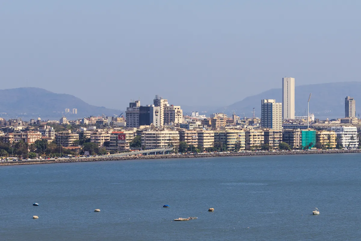 บรรยากาศย่านMarine Drive & Churchgate ในมุมไบ