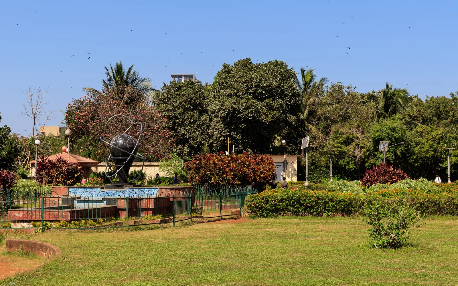 พุ่มไม้ตัดแต่งเป็นรูปสัตว์ในสวน Hanging Gardens บนเนิน Malabar Hill