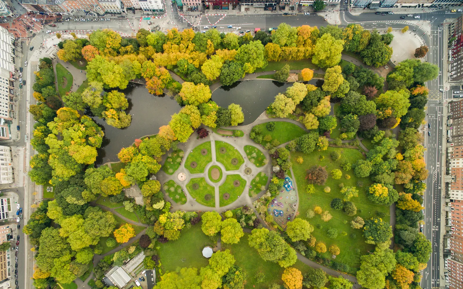 มุมสูงสวนสาธารณะเซนต์สตีเฟนส์กรีนกลางเมืองดับลิน