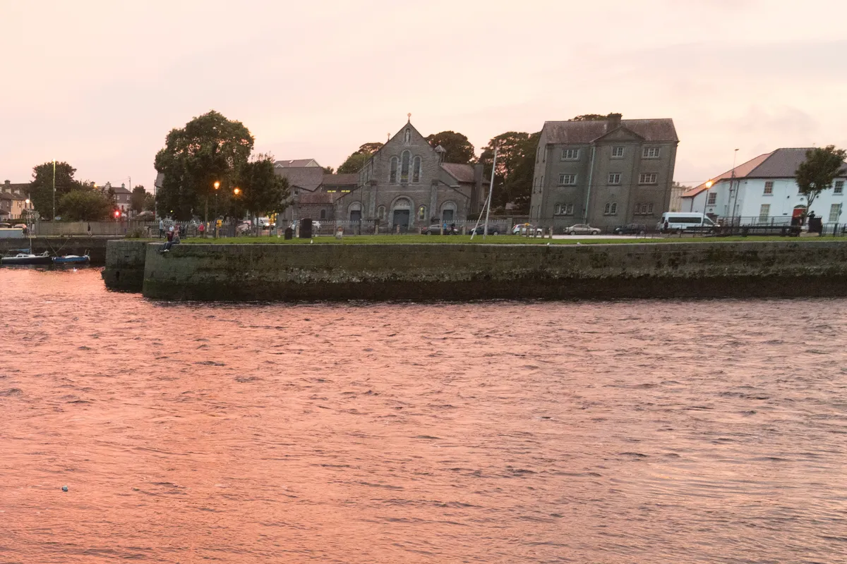 บรรยากาศย่านThe Claddagh / West End ในกัลเวย์