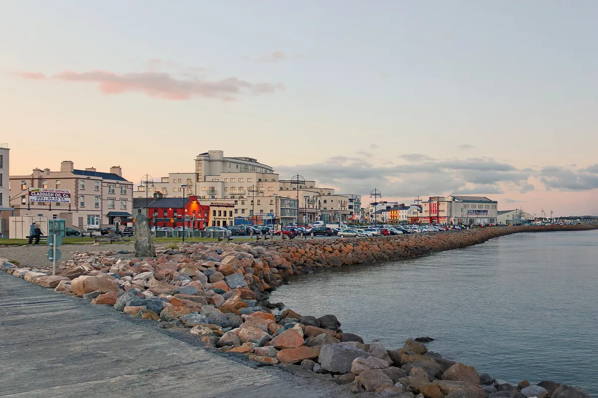 บรรยากาศย่านSalthill ในกัลเวย์
