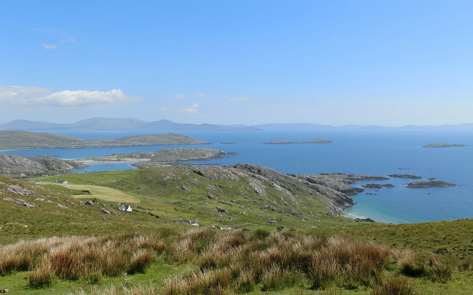 วิวชายฝั่งบนเส้นทางขับรถ Ring of Kerry