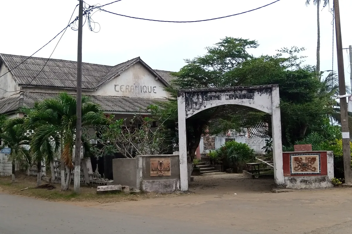 บรรยากาศย่านN'zima / Apollo ในกรองด์-บัสซัม