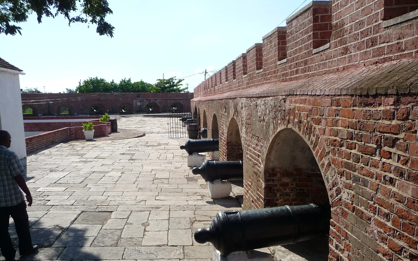 ป้อมปืนเก่าแก่ Fort Charles ที่พอร์ตรอยัล