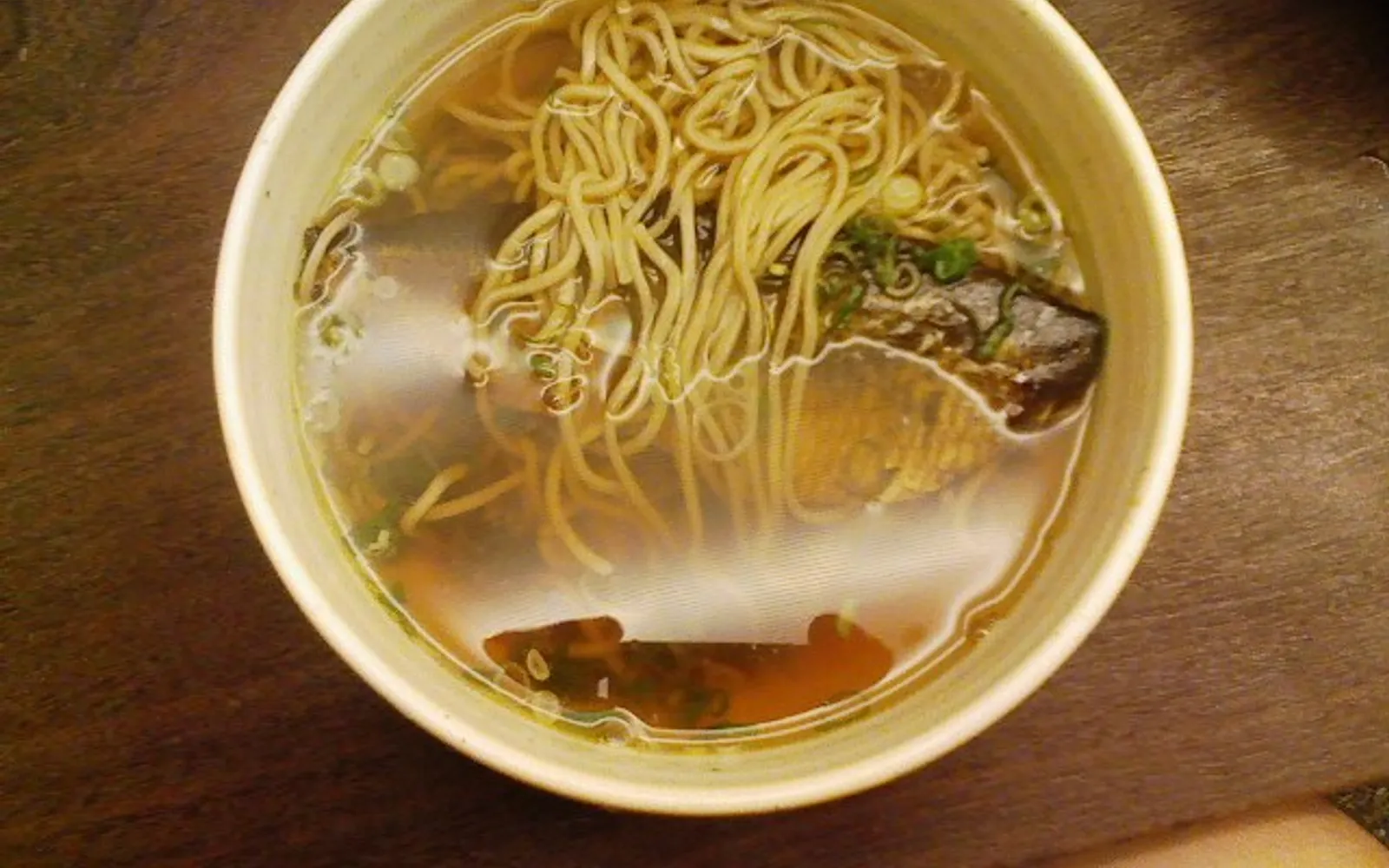 ชามโซบะ Nishin Soba เกียวโต เส้นโซบะในน้ำซุป Dashi ใสพร้อมปลาเฮอริ่งหวานเค็มวางบนหน้า