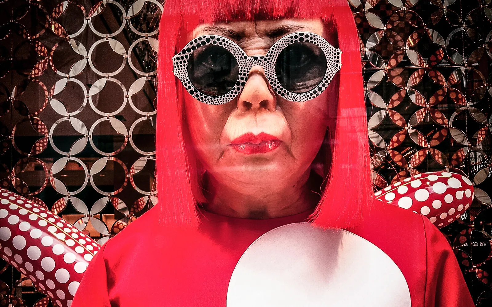 ประติมากรรมดอกทิวลิปสีสันจัดจ้านของ Yayoi Kusama หน้าพิพิธภัณฑ์ศิลปะมัตสึโมโตะ