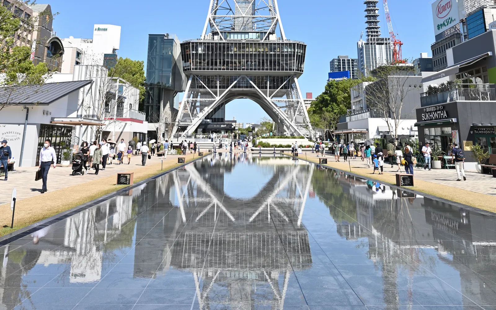 หอคอย MIRAI ส่องแสงสว่างยามค่ำคืนในสวน Hisaya Odori นาโกย่า