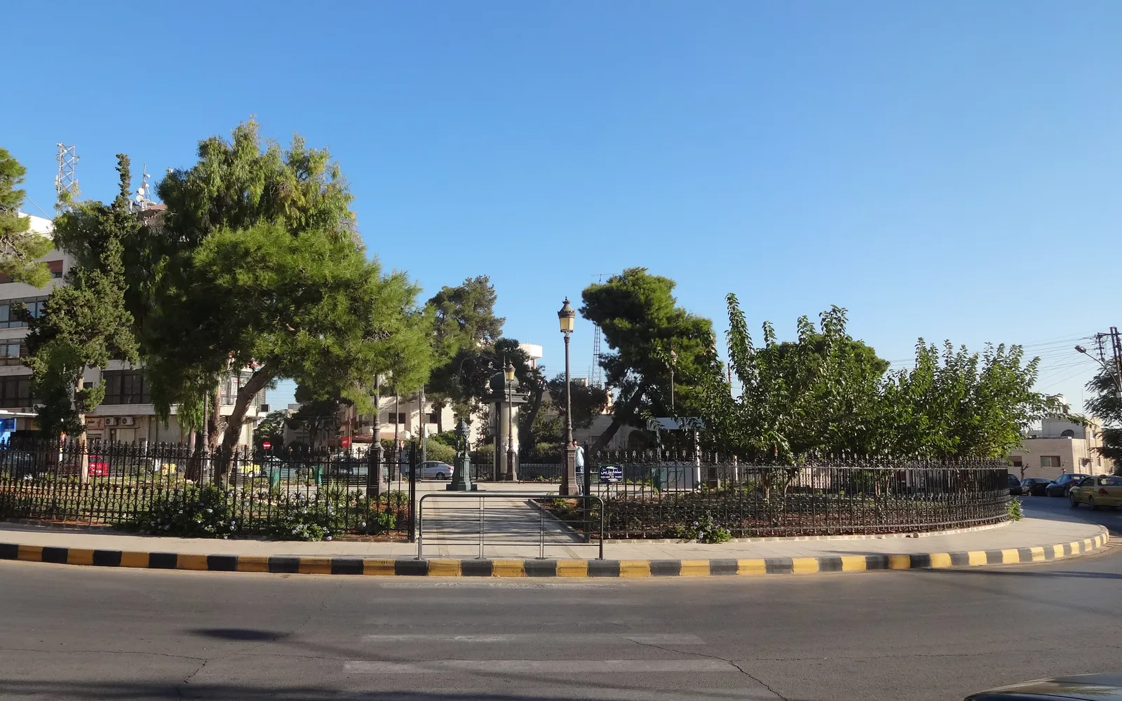 จัตุรัสปารีสกลางย่านศิลปะ Jabal al-Luweibdeh